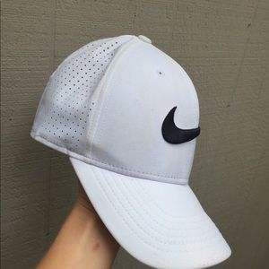 WHITE NIKE HAT